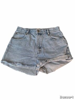 ☀️ St. John’s Bay Light Wash Denim Shorts – Size 8 ☀️